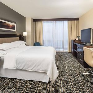 Chambre Accessible aux Personnes Malentendantes Traditionnelle Lit King-Size
